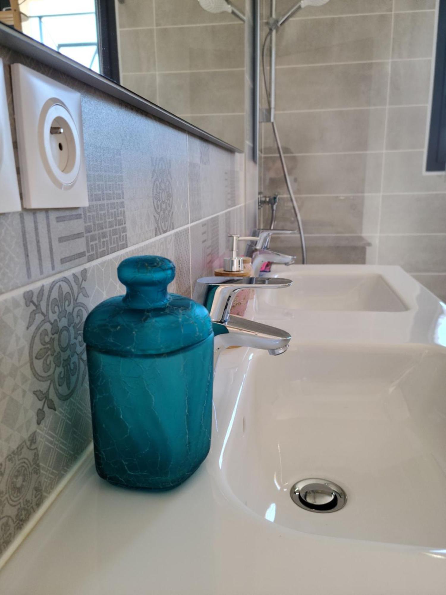 Les Papillons D'Uzes Bed & Breakfast Saint-Laurent-la-Vernede Bagian luar foto
