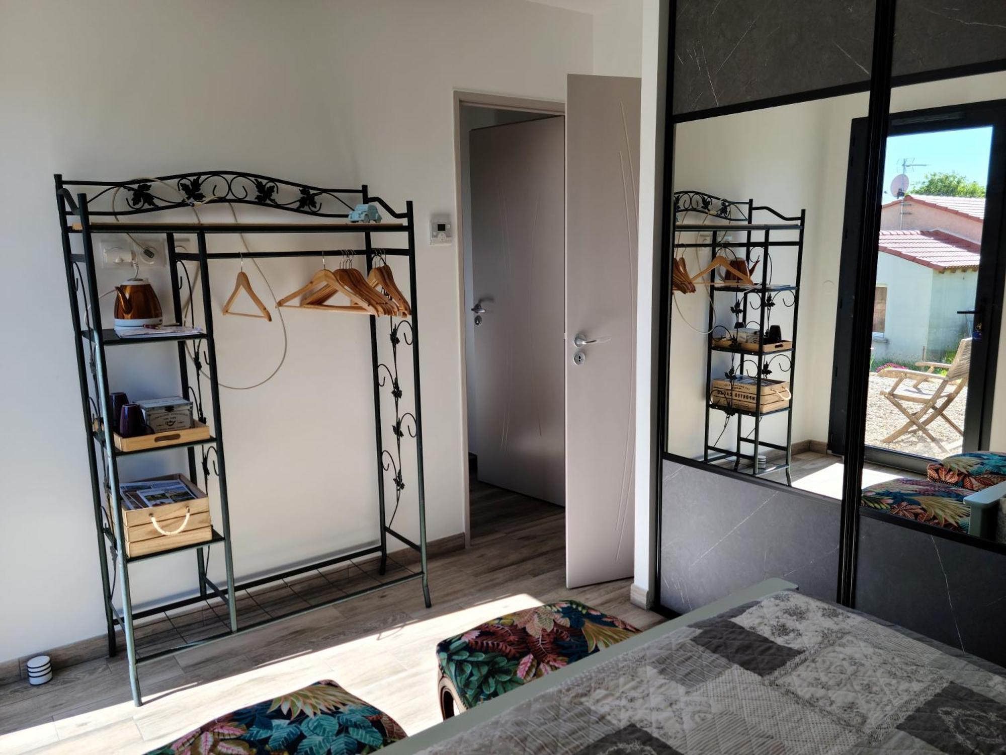 Les Papillons D'Uzes Bed & Breakfast Saint-Laurent-la-Vernede Bagian luar foto